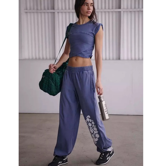 FP Movement Women's Hot Shot Logo Crossover 2-Piece Set✨ - Picture 9 of 12